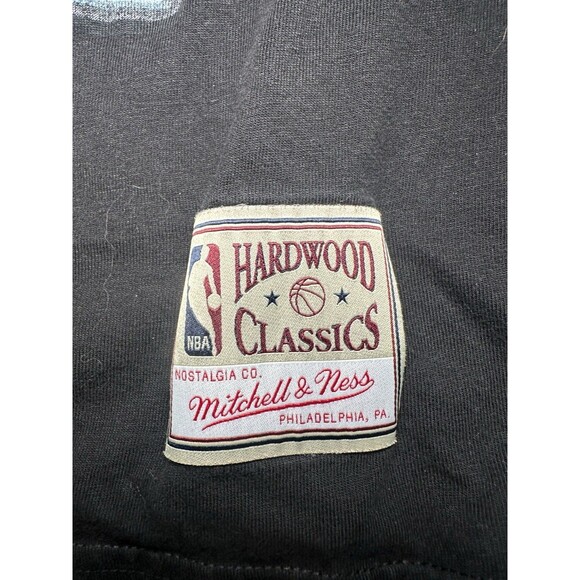 Mitchell & Ness Men Black Charlotte Hornets Larry Johnson NBA Basketball T Shirt - Picture 5 of 6